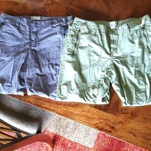2 Pair Old Navy cargo capris. Low Waist. Size 8.